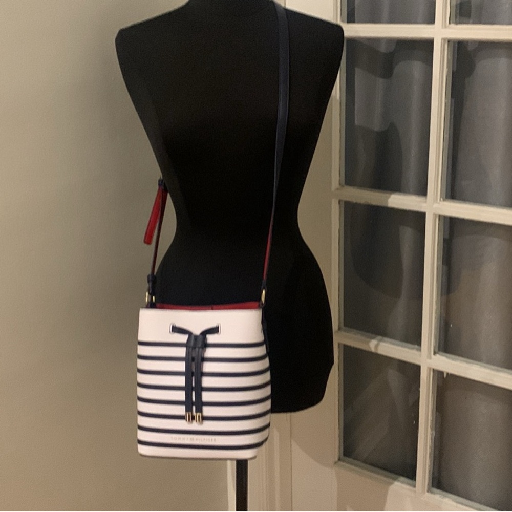 Tommy Hilfiger crossbody bucket bag